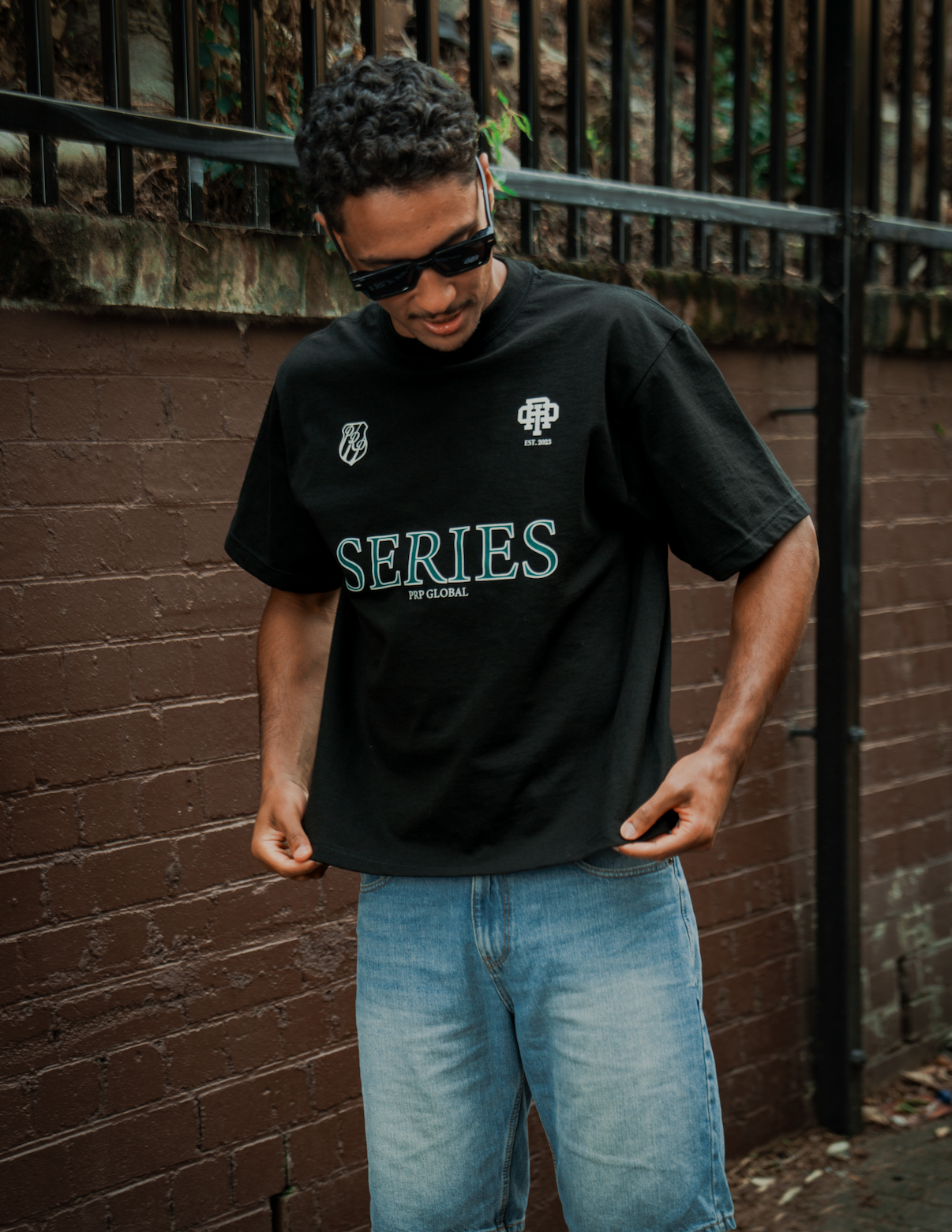 Series Cropped – Black